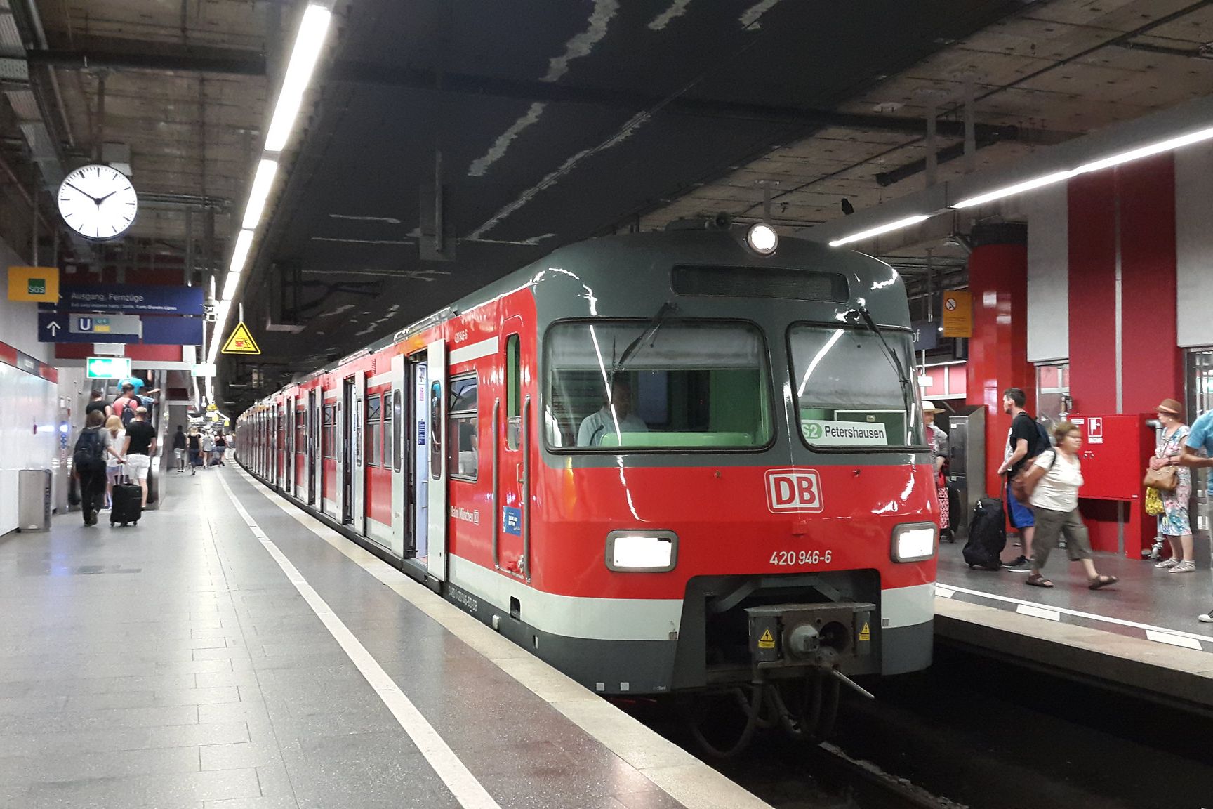 Поезда берлин мюнхен. S Bahn Мюнхен. S Bahn Munich br420. Мюнхенский метрополитен поезда. Электричка Мюнхен.