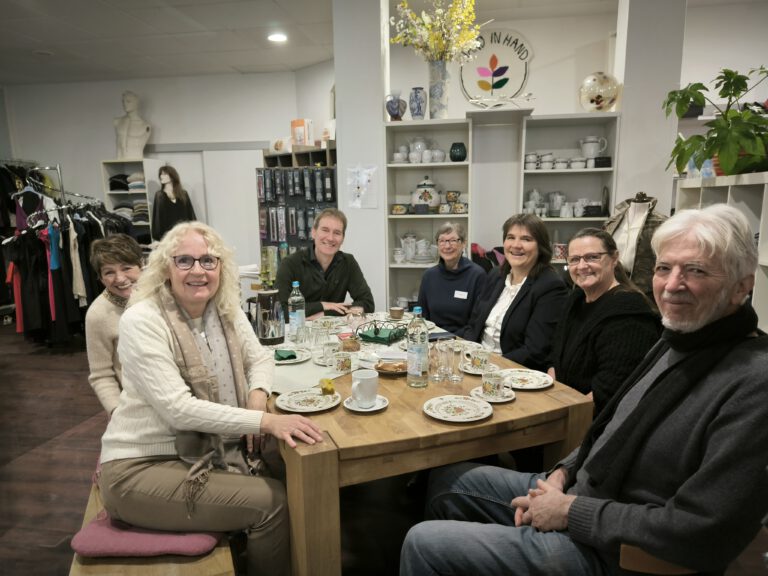 Die Grünen Landtagsabgeordneten Claudia Köhler und Dr. Markus Büchler zu Besuch bei HandinHand e.V.