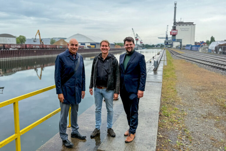 Güter auf der Donau: Besuch des Bayernhafens in Regensburg