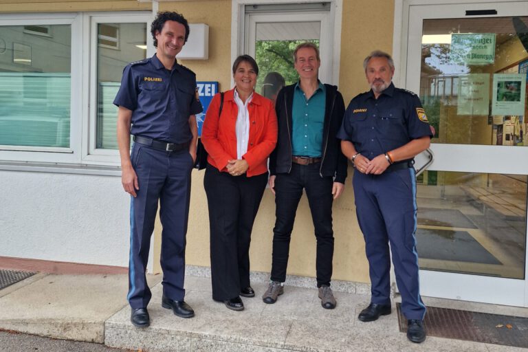 Einblicke in die Polizeiarbeit: Abgeordnete Dr. Büchler und Köhler zu Besuch bei der PI 26 in Planegg